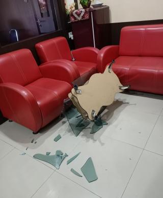 Gagal bertemu Bupati Meranti, Meja tamu pecah dirusak OTK