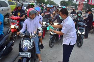 DPW PKS Riau Bagi-Bagi Masker