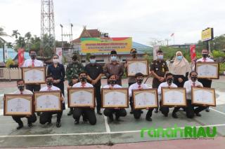 Sukses Gagalkan Penyeludupan 50.Kg Sabu, 9 Anggota Polres Inhil Terima Penghargaan