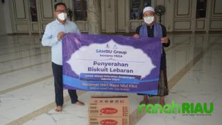 Sambu Group dan YBDA Kembali Berbagi Biskuit ke Masyarakat Sekitar Perusahaan