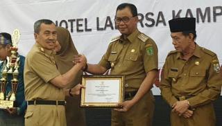 Juara II Lomba Inovasi TTG, Bupati Rohil Dapat Penghargaan