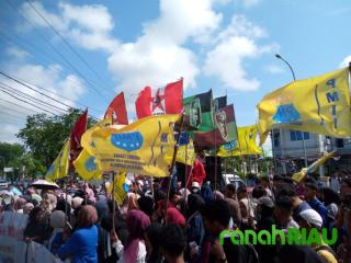 Situasi Roro Kritis, Ratusan Mahasiswa Desak DPRD Bengkalis
