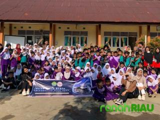 Mahasiswa Kukerta UNRI Sosialisasikan PHBS Terhadap Murid SDN 018 Rantau Sialang