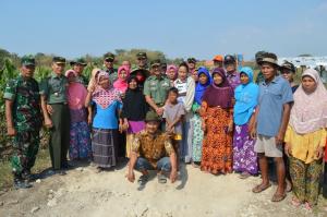 TMMD Heboh , Tim Wasev Foto Bareng Warga