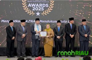 Kedua Kalinya, Bupati Bengkalis Raih Penghargaan Bergengsi Baznas Award 2025