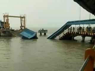 Pelabuhan Roro Ambruk, 1 Orang Tenggelam Belum di Temukan