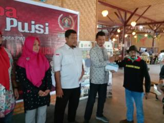 Abdul Kadir Bey Juara Lomba Baca Puisi Antar Wartawan se PWI Riau