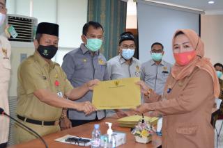 Serahkan SAQ Badan Publik, PJ Sekdaprov Ceramahi OPD Pemprov Riau