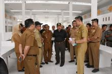 Tinjau Pasar Danau Bingkuang, Bupati Minta Segera Di Serahterimakan dan di Fungsikan.