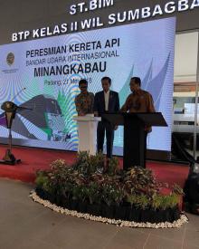 Kunjungi Sumbar, Presiden Jokowi Resmikan KA Bandara Minangkabau