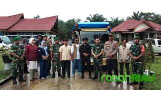 Pastikan Logistik Pemilu Aman, Danramil 09/Singingi Kawal Pendistribusian Logistik Pemilu 2024