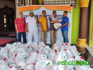 Berkah Ramadan, PT TAL Bagikan 300 Paket Sembako Untuk Masyarakat Berpenghasilan Rendah