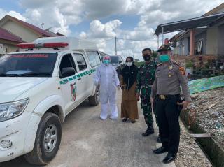 Polsek Tenayan Raya laksanakan evakuasi warga yang positif Covid 19