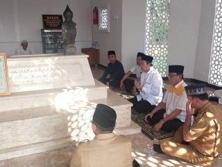 Gubri Syamsuar Ziarah ke Makam Syekh Abdurrahman Siddiq Al Banjari di Inhil