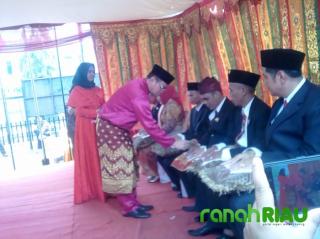 Sah.. Anggota Dewan PDIP DPRD Bengkalis, Ikuti Prosesi Tepung Tawar