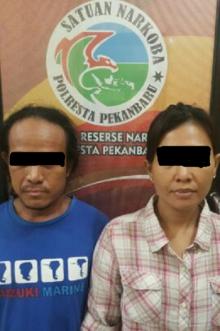 waduhhh... Ditangkap, Ibu Ini Simpan Sabu Di Celana Dalam, Warna nya Hijau...