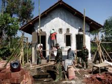 TNI dan Warga Segera Selesaikan Pembangunan Mushola Al -Ikhlas