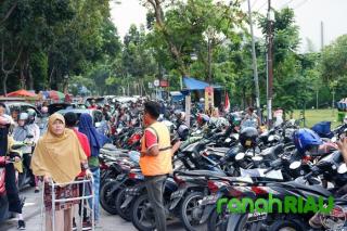 Parkir Gratis Cuma untuk Indomaret-Alfamart? Pengusaha Lokal Pekanbaru merasa Dianaktirikan