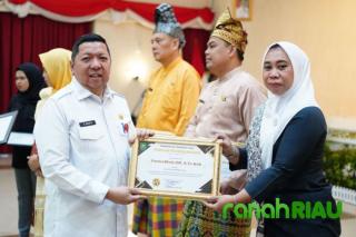 Tingkatkan Layanan Kesehatan, Bidan di Kampar Raih Penghargaan Gender Champion 2024