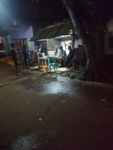 Personel Satgas TMMD Lewati Malam Dengan Silaturahim Bersama Warga