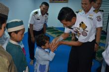 Menggapai Berkah Ramadhan, DKM Nurul Iman Bakamla Santuni Anak Yatim