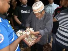 Uluran Tangan Bhabinkamtibmas, Membantu Pedagang Kecil