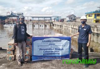 SAMBU GROUP Salurkan 5.904 Biskuit Lebaran di Kecamatan Tanah Merah