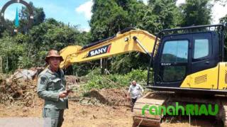 Kalah Lagi Sidang Prapid, Hakim Perintahkan DLHK Riau Kembalikan Excavator yang Disita
