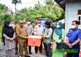 Pemkab Bengkalis Beri Bantuan Kepada Korban Rumah Terbakar