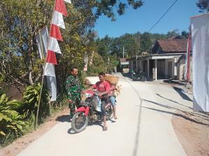Jualan Bahan Pokok Lewat Jalan Hasil TMMD Dapat Keuntungan