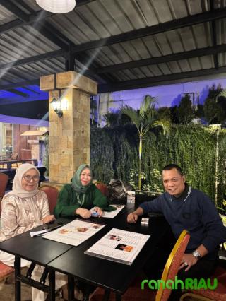 Artis Senior Endang Estorina kunjungi DPK Elang Tiga Hambalang Pekanbaru