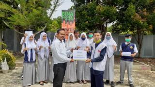 Kepala Sekolah SMK Bina Profesi Apresiasi Bantuan Beasiswa Pendidikan Rumah Yatim