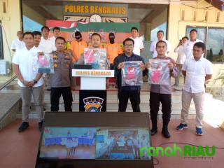 Polres Bengkalis Gelar Konferensi Pers Ungkap Pelaku Penyalur PMI Ilegal ke Malaysia