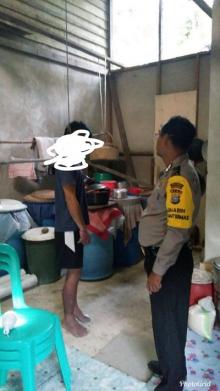 Tragisss...Pria Ini Akhiri Hidupnya Dengan Seutas Tali, Alasannya Bikin Baper...