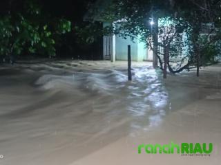 Ratusan Rumah Terendam Banjir, Warga Petapahan Semakin Khawatir Terjadi Bandang