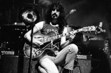 24 Tahun Meninggalnya Frank Zappa, gelar Konser Hologram