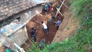  Satgas TMMD Mulai Mengeruk Tanah TPJ