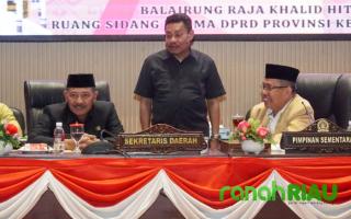 Sekda Kepri sampaikan Pandangan dalam Rapat Paripurna DPRD Provinsi