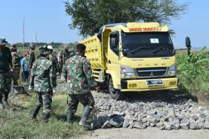 Material Batu Terus di Datangkan Kebut Pembuatan Makadam Jatimulya Tegal  