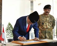 Presiden Jokowi Berangkatkan Pasukan Perdamaian Indonesia