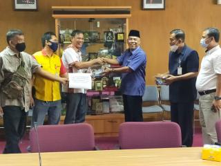 Dukung Program WPR Komisi V DPRD Riau Serahkan 1250 Masker