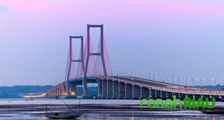 Nekat! Jam 3 Pagi, Komplotan Nelayan Panen besi Penyangga Jembatan Suramadu