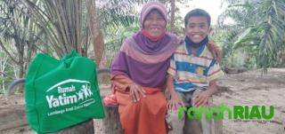 Syaiful Bahagia Terima Bantuan Parcel Lebaran