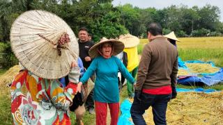 Petani di Benai Bertemu Ruwe Jo Buku, Halim Datang Petani Riang