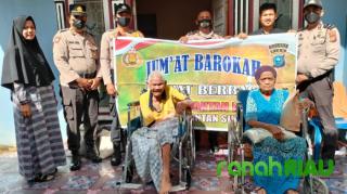 Warga Kurang Mampu, Lansia, dan Disabilitas Terima Sembako dari Polsek Kuantan Mudik