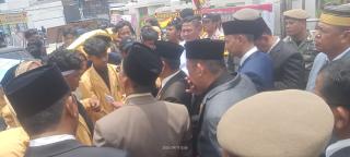 Pelantikan DPRD Inhil Diwarnai Aksi Demo Ratusan Mahasiswa