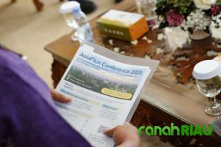 Sambut Audiensi dari PT RAPP, Gubri Abdul Wahid diperkenalkan dengan Program Asia Flux