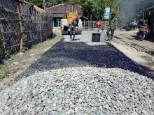 Meski terik, Satgas TMMD Terus BekerjaMeski terik, Satgas TMMD Terus Bekerjav