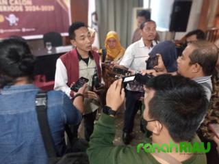 Gelar Konferensi Pers, Timsel KPU Riau sampaikan Tahapan bagi Bakal Calon Komisioner