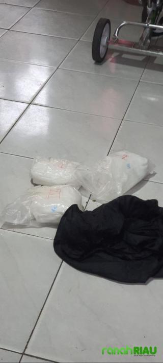 Jelang Purna Tugas, Kapolsek Siak Hulu Bongkar Gudang Narkoba